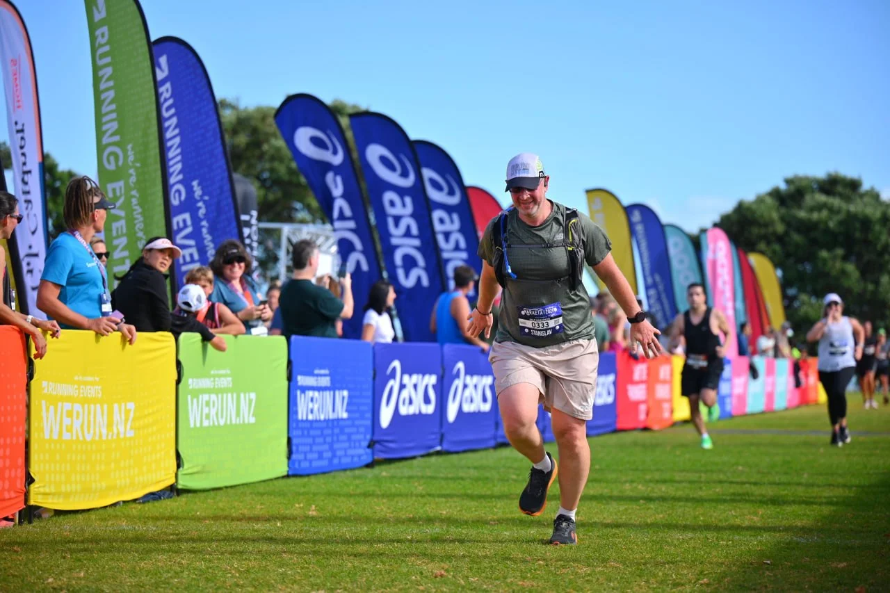 maraetai-half-marathon-2026-gallery-finish-sprint.png